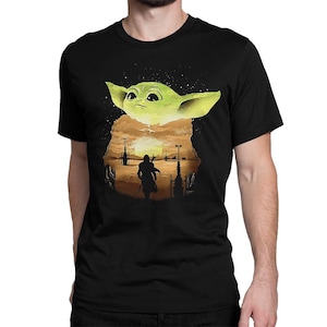 Pu&ograve; includere: Un set di tre tazze in ceramica con finitura opaca e macchiettata. Le tazze sono nei toni del crema, grigio chiaro e grigio scuro. Ogni tazza ha un design semplice e minimalista e un manico arrotondato.