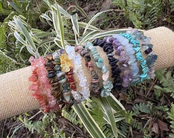 Armband met natuurlijke kristallen chip, armband met minimale edelsteenkralen, elegante alledaagse sieraden, handgemaakte stenen armband cadeau