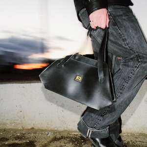 Ubrique Leather Handbag Black - Structured Minimalist Bag - Handmade Full Grain Leather - Premium Spanish Craft Chisel Series