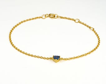 Armband met blauwe saffier in de vorm van een hartje, natuurlijk hartje van 4 mm aan een fijne ketting van 925 sterling zilver, geboortesteen van september, nikkelvrij, cadeau voor haar.