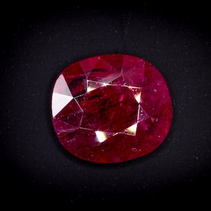 3.15 Karat Mosambik Rubin - Lebendiges Blutrot, hohe Sättigung | Natürliche Einschlüsse | Idealer Mittelstein für Ring oder Anhänger | Erhitzbar