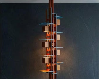 Lampadario scultoreo in legno ispirato allo stile giapponese, illuminazione lineare a sospensione di design per interni di lusso, luce zen d'atmosfera.