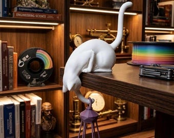 Gatto curioso da posizionare su una mensola con lanterna / Accessorio da scrivania a forma di gatto stampato in 3D / Decorazione per ufficio carina / Regalo per amanti dei gatti / Ornamento unico per libreria