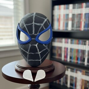 Puede incluir: Un juego de tres tazas de cer&aacute;mica con un acabado mate moteado. Las tazas son de color crema, gris claro y gris oscuro. Cada taza tiene un dise&ntilde;o simple y minimalista.