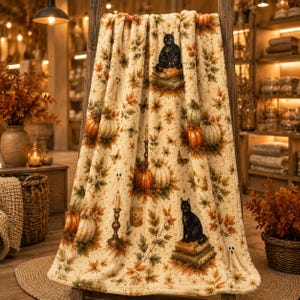 Couverture Sherpa douillette d'automne | Plaid citrouille et chat noir | Couverture douce pour l'automne | Décoration chaleureuse d'Halloween | Cadeau champêtre