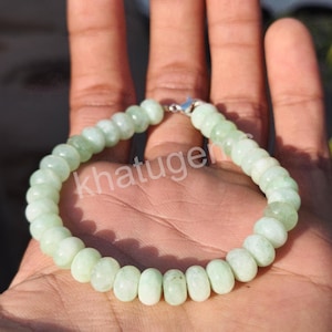 Pulsera de jadeíta verde con cuentas redondas de 8 mm / Joyería de jade natural / Cierre de plata de ley / Regalo de pulsera apilable estilo bohemio
