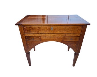 Escrivaninha italiana neoclássica (estilo Luís XVI) ou "escritório" datada do final do século XVIII ao início do século XIX.