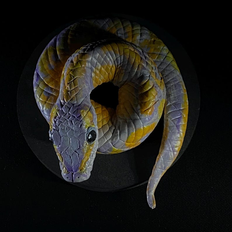 Ball Python Sculpture Art, Realistic Snake Statue, Handmade Reptile Collectible, Gothic Home Decor immagine 4