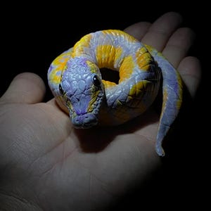 Ball Python Sculpture Art, Realistic Snake Statue, Handmade Reptile Collectible, Gothic Home Decor immagine 5