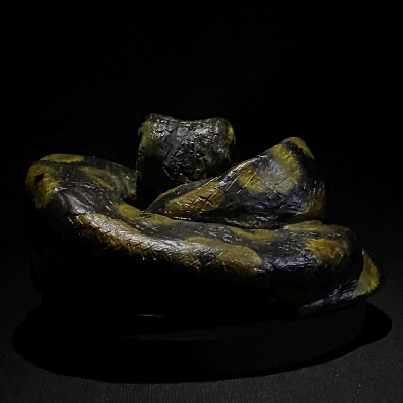 Ball Python Sculpture Art, Realistic Snake Statue, Handmade Reptile Collectible, Gothic Home Decor Bild 5