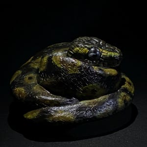 Ball Python Sculpture Art, Realistic Snake Statue, Handmade Reptile Collectible, Gothic Home Decor Bild 4