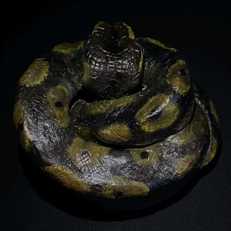 Ball Python Sculpture Art, Realistic Snake Statue, Handmade Reptile Collectible, Gothic Home Decor Bild 6