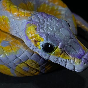 Ball Python Sculpture Art, Realistic Snake Statue, Handmade Reptile Collectible, Gothic Home Decor immagine 7