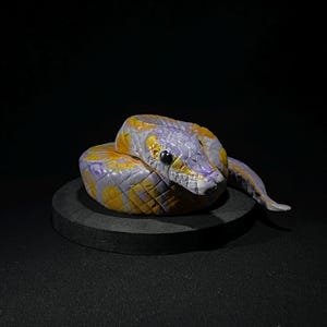 Ball Python Sculpture Art, Realistic Snake Statue, Handmade Reptile Collectible, Gothic Home Decor immagine 3