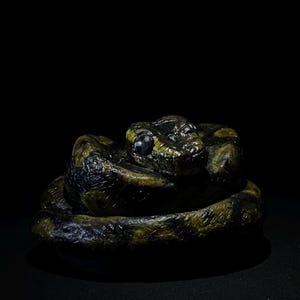 Ball Python Sculpture Art, Realistic Snake Statue, Handmade Reptile Collectible, Gothic Home Decor Bild 3