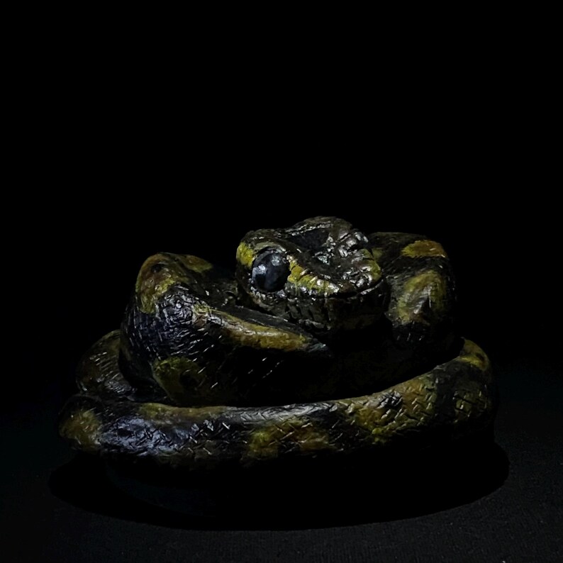 Ball Python Sculpture Art, Realistic Snake Statue, Handmade Reptile Collectible, Gothic Home Decor Bild 3