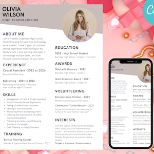 以下が含まれることがあります： 「Olivia Wilson」と「High School/Junior」という名前の履歴書テンプレート。自己紹介、経験、スキル、トレーニング、学歴、表彰、ボランティア、興味のあることなどのセクションがあります。スマートフォンには履歴書が表示されています。