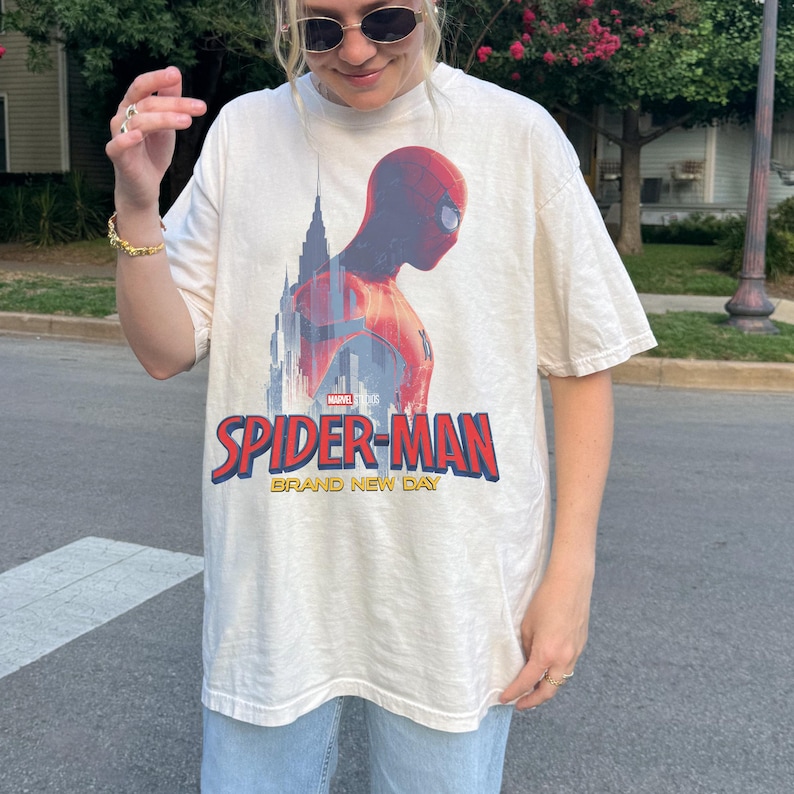 Retro Spider-Man Brand New Day Comfort Colors Shirt, Spiderman Marvel T-shirt, Tom Holland Spidey Tee, MCU Avengers Spiderman Shirt afbeelding 4