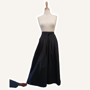 Pantalon large type Hakama noir – Jupe pantalon taille haute – Pantalon japonais moderne – Vêtement unisexe – Mode oversize