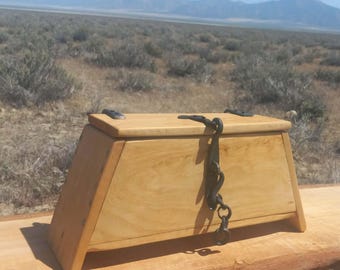 Cofre vikingo pequeño: pestillo y bisagras de hierro forjado a mano, caja rústica de madera para guardar recuerdos, almacenamiento medieval, cofre de viaje de estilo nórdico.