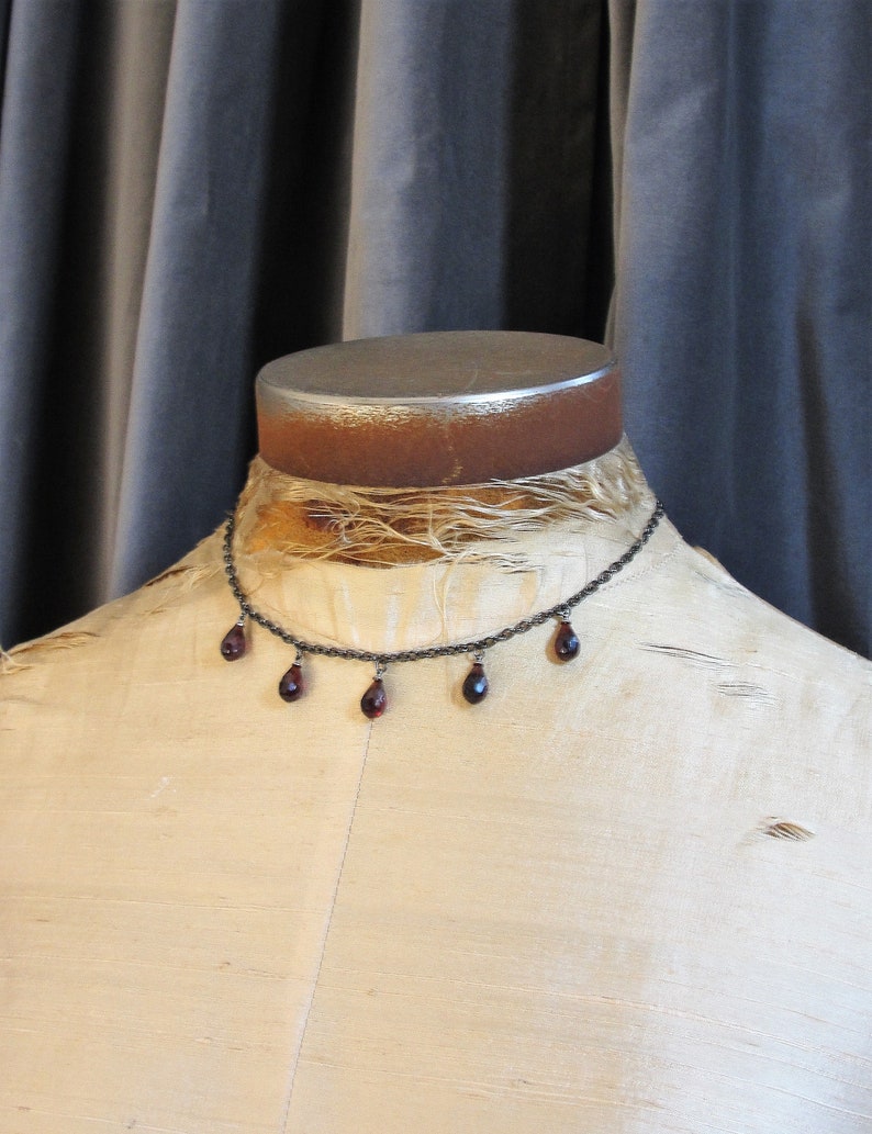 Joyería gótica, gargantilla gótica, collar gótico, piedra roja, joyería de gótico, joyería de vampiros, collar de vampiros, gótico, niña gótica, estilo gótico imagen 3