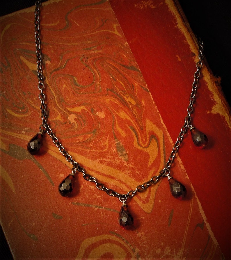 Joyería gótica, gargantilla gótica, collar gótico, piedra roja, joyería de gótico, joyería de vampiros, collar de vampiros, gótico, niña gótica, estilo gótico imagen 5