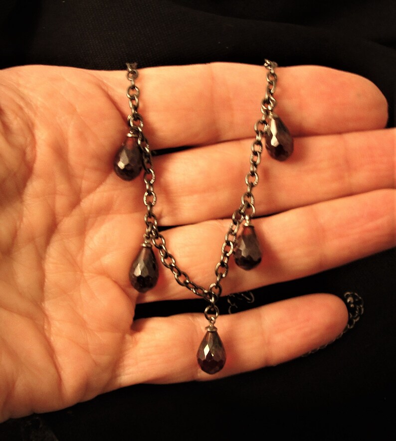 Joyería gótica, gargantilla gótica, collar gótico, piedra roja, joyería de gótico, joyería de vampiros, collar de vampiros, gótico, niña gótica, estilo gótico imagen 6