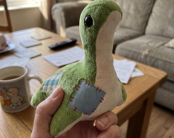 Apex Legends Nessie Plush | Cute Green Dinosaur Stuffed Toy | Wattson Gamer Gift | Gamer Desk Decor | Soft PP Cotton 20cm