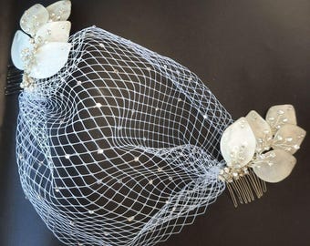 Eleganter Birdcage Schleier mit floralem Kamm Set