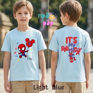Aangepaste kinderverjaardag superheld Spider Tee, gepersonaliseerde Ghost Spider Comics Tee, leeftijdsnaam Spider thema shirt, zijn geweldige vrienden kindershirt afbeelding 2