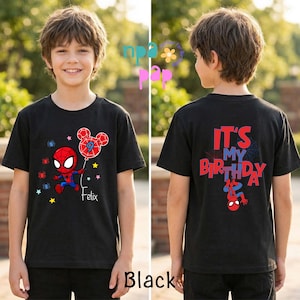 Op de afbeelding: Zwart T-shirt met een Spider-Man-ontwerp met een ballon met het nummer 9. De voorkant van het shirt heeft de naam "Felix" onder de afbeelding. De achterkant van het shirt zegt "It's My Birthday" met een Spider-Man-afbeelding.
