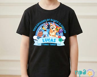 Custom This Episode of Bluey Is Called Verjaardagsshirt voor kinderen, gepersonaliseerde blauwe outfit voor familiematch, aangepast leeftijdsshirt blauw hondenthema