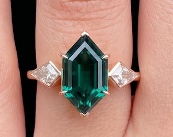 Hexagon Emerald Cut Antique Engagement Ring, Vintage Art Deco Emerald Ring, Geometric Green Gemstone Ring Side Kite Cut Diamond Cluster Ring