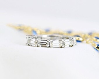 Smaragdslipad alliansring, vigselring med delad stift, minimalistisk baguette-diamantstapelring, moissanit-diamant, jubileumspresent till henne