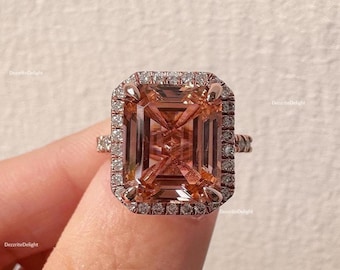 Förlovningsring med smaragdslipning i moissanit, brudsmycken i roséguld med diamanter och halo, löfte i persika med ädelsten, ring i vintagestil