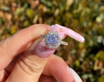 Rundslipad Halo-förlovningsring, Moissanit-diamantbrudring, Delikat pavébandring för kvinnor, Jubileumspresent i roséguld med statement-ring