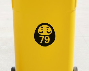 Pegatina personalizada para cubo de basura con forma de muñeco Daruma – Vinilo adhesivo con el número de la casa de la suerte