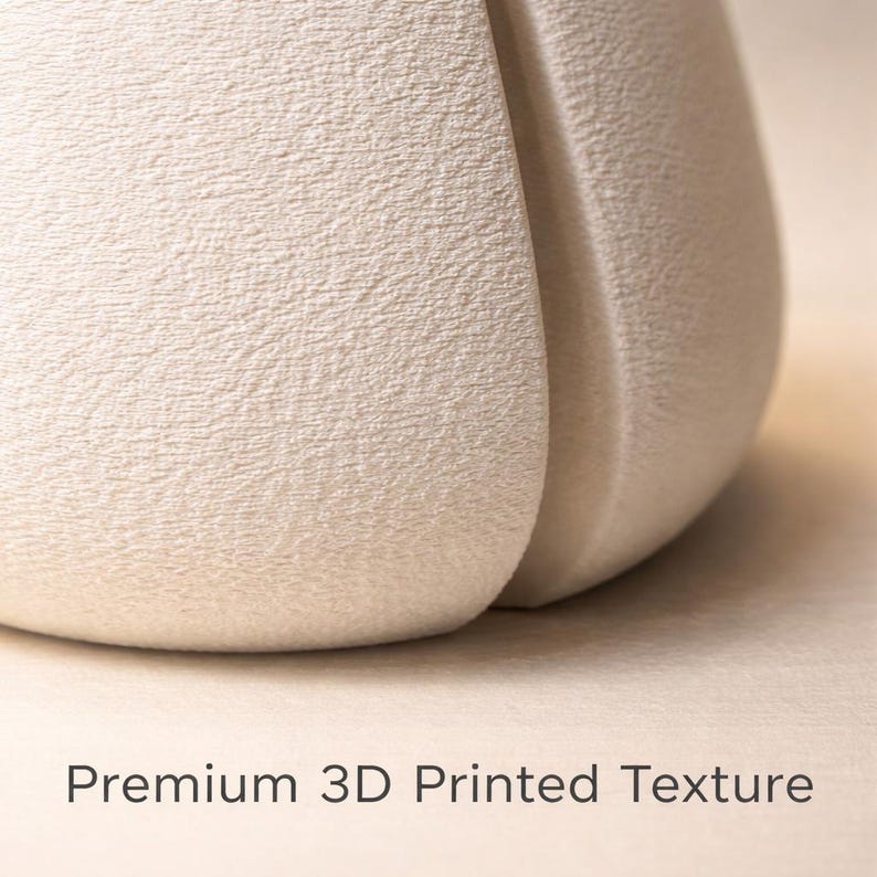Pode incluir: Close-up de um objeto texturizado creme, com formato arredondado. A superf&iacute;cie tem uma apar&ecirc;ncia &aacute;spera e porosa. O texto "Premium 3D Printed Texture" &eacute; vis&iacute;vel na parte inferior da imagem.