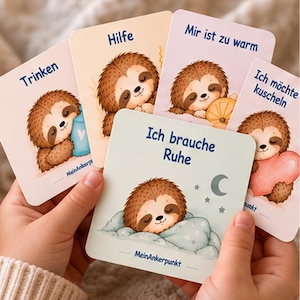 Könnte beinhalten: Ein Set aus fünf quadratischen Kommunikationskarten mit Illustrationen eines braunen Faultiers. Die Karten zeigen den deutschen Text: Trinken, Hilfe, Mir ist zu warm, Ich möchte kuscheln und Ich brauche Ruhe, sowie den Markennamen MeinAnkerpunkt.