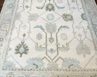 Tapete turco de lã feito à mão, 9x12 pés (aproximadamente 2,74 x 3,66 m), com estampa floral azul e marfim, tapete Oushak feito à mão, tamanho personalizado, tapete de luxo para sala de estar.