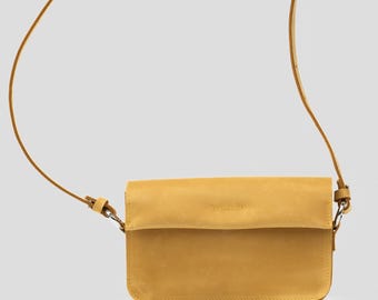 Minimal Leather Shoulder Bag in classic shape with Adjustable Strap