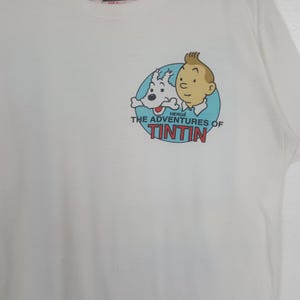 Puede incluir: Juego de tres tazas de cer&aacute;mica con acabado mate moteado. Las tazas son de color crema, gris claro y gris oscuro. Cada taza tiene un dise&ntilde;o simple y moderno y un asa redondeada.