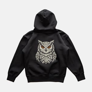 Vit uggla broderidesign, digital fil för maskinbroderi på svart textil, realistiskt skogsfågelmönster, majestätisk nattfågel bild 7