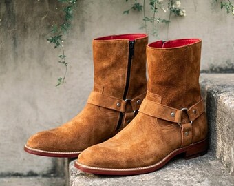 Męskie brązowe zamszowe buty z uprzężą, koniakowe skórzane botki zapinane na zamek z boku