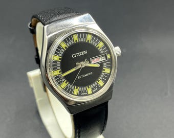 Klasyczny męski zegarek na rękę Citizen z czarną tarczą i wskaźnikiem daty i dnia tygodnia, z automatycznym mechanizmem