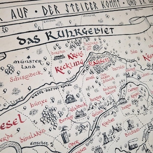 Könnte beinhalten: Handgezeichnete Karte des Ruhrgebiets in Deutschland mit deutschem Text. Die Karte zeigt Städte und Regionen, mit dem Titel "Das Ruhrgebiet". Die Karte ist in schwarzer und roter Tinte auf cremefarbenem Papier.