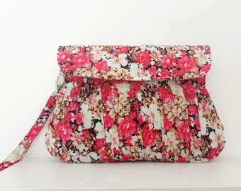 Floral wristlet purse, wristlet clutch bag, cotton clutch, cotton purse, bridesmaid gift, bridesmaid clutch purse, wristlet bag