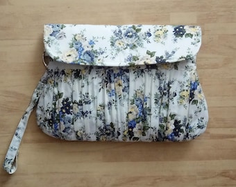 Shabby chic blue floral clutch, cotton wristlet clutch,  bridesmaid gift, bridesmaid clutch,handmade clutch purse, cotton bag, floral pouch