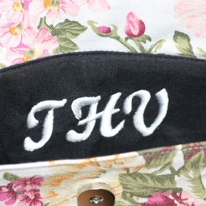 Personalized name / initial embroidery for your clutch image 3