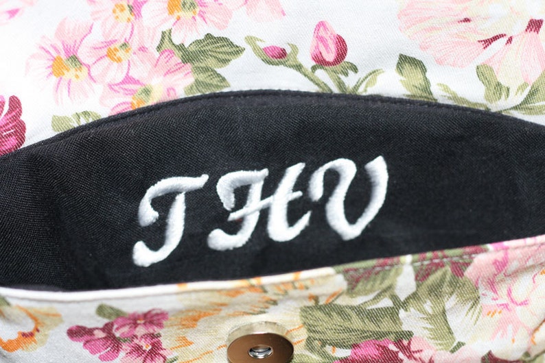 Personalized name / initial embroidery for your clutch image 3